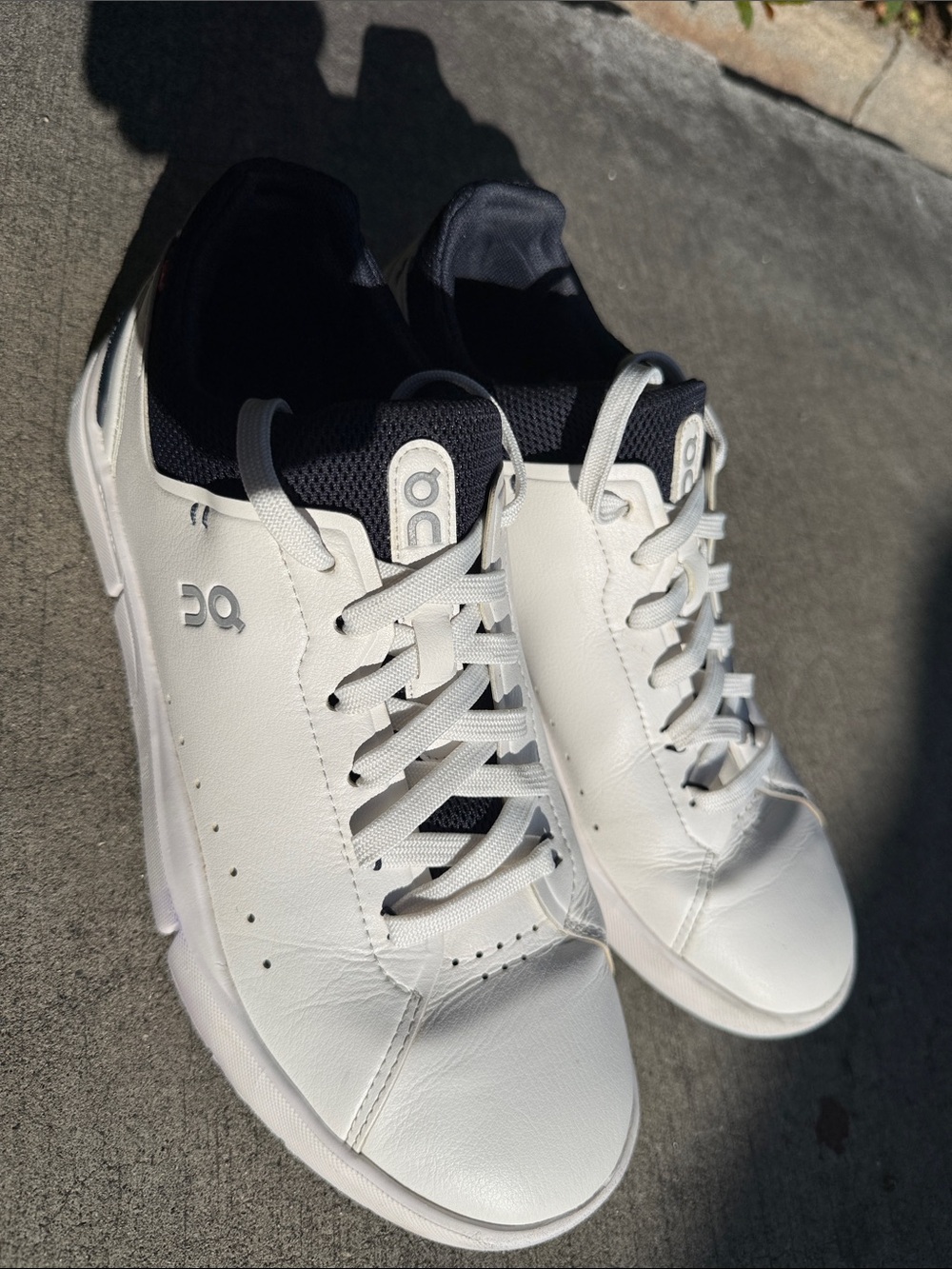 On Cloud Running White and Navy Woman Low-Top Sneakers